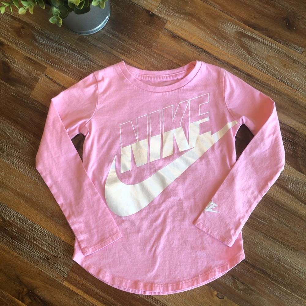 Like New! Girls Nike Long sleeve T-shirt. Size 3T.